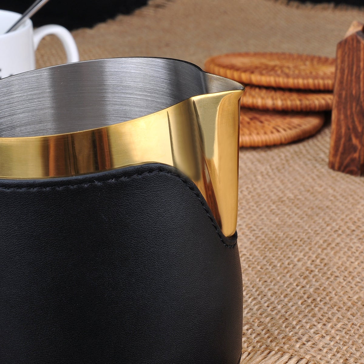 BARISTA SPACE PITCHER LATTE ART MILK JUG HANDLESS GOLD / BLACK 450 ML